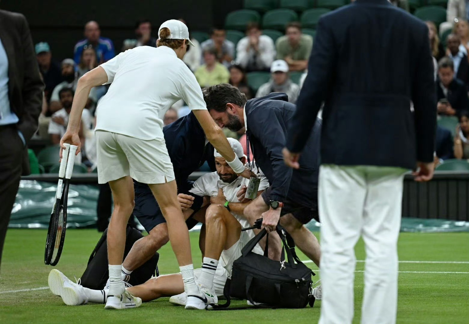 埃因霍温发布备战花絮，集结日复出首秀，足总杯任务艰巨，高层口径保持一致的简单介绍-开云体育